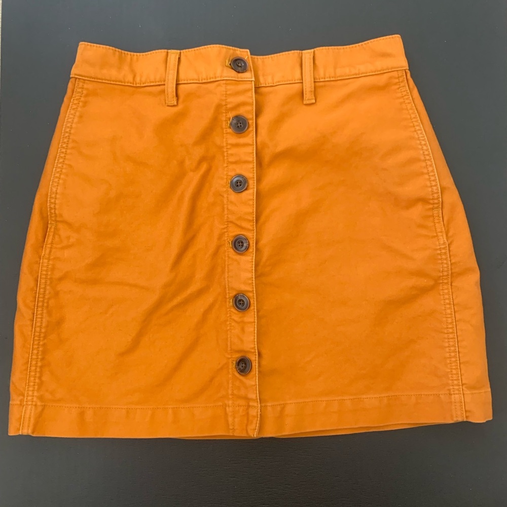 Uniqlo Button down skirt